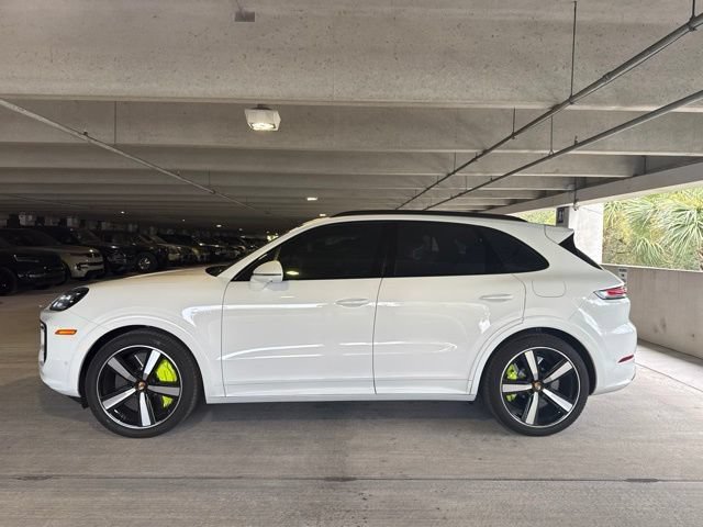 Used 2025 Porsche Cayenne S AWD/4WD image 6