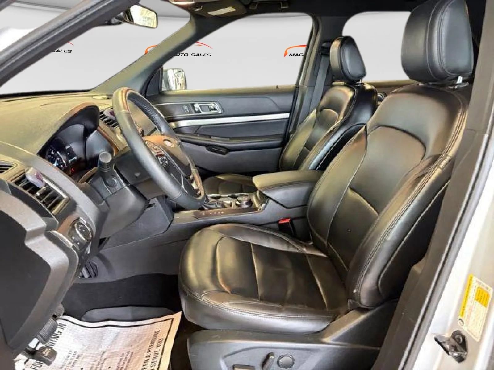 Used 2019 Ford Explorer XLT w/ Equipment Group 202A image 8