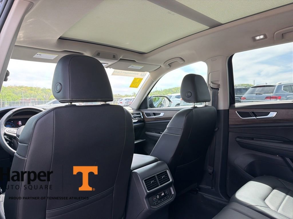 Used 2025 Volkswagen Atlas SEL image 11