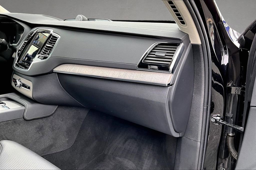 Certified 2025 Volvo XC90 T8 Ultra w/ Lounge Package image 27