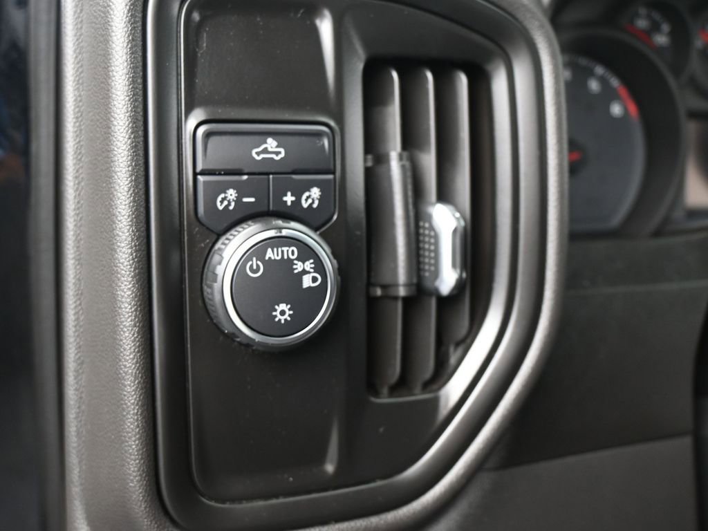 Used 2020 Chevrolet Silverado 1500 Custom w/ Custom Value Package image 14