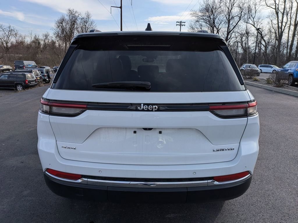 Used 2024 Jeep Grand Cherokee Limited AWD/4WD image 4