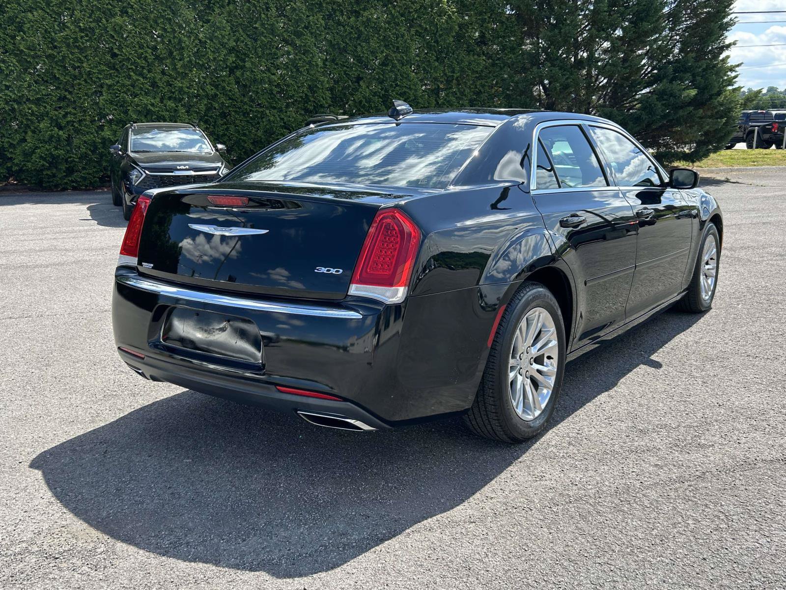 Used 2017 Chrysler 300 Limited w/ Value Package RWD image 3