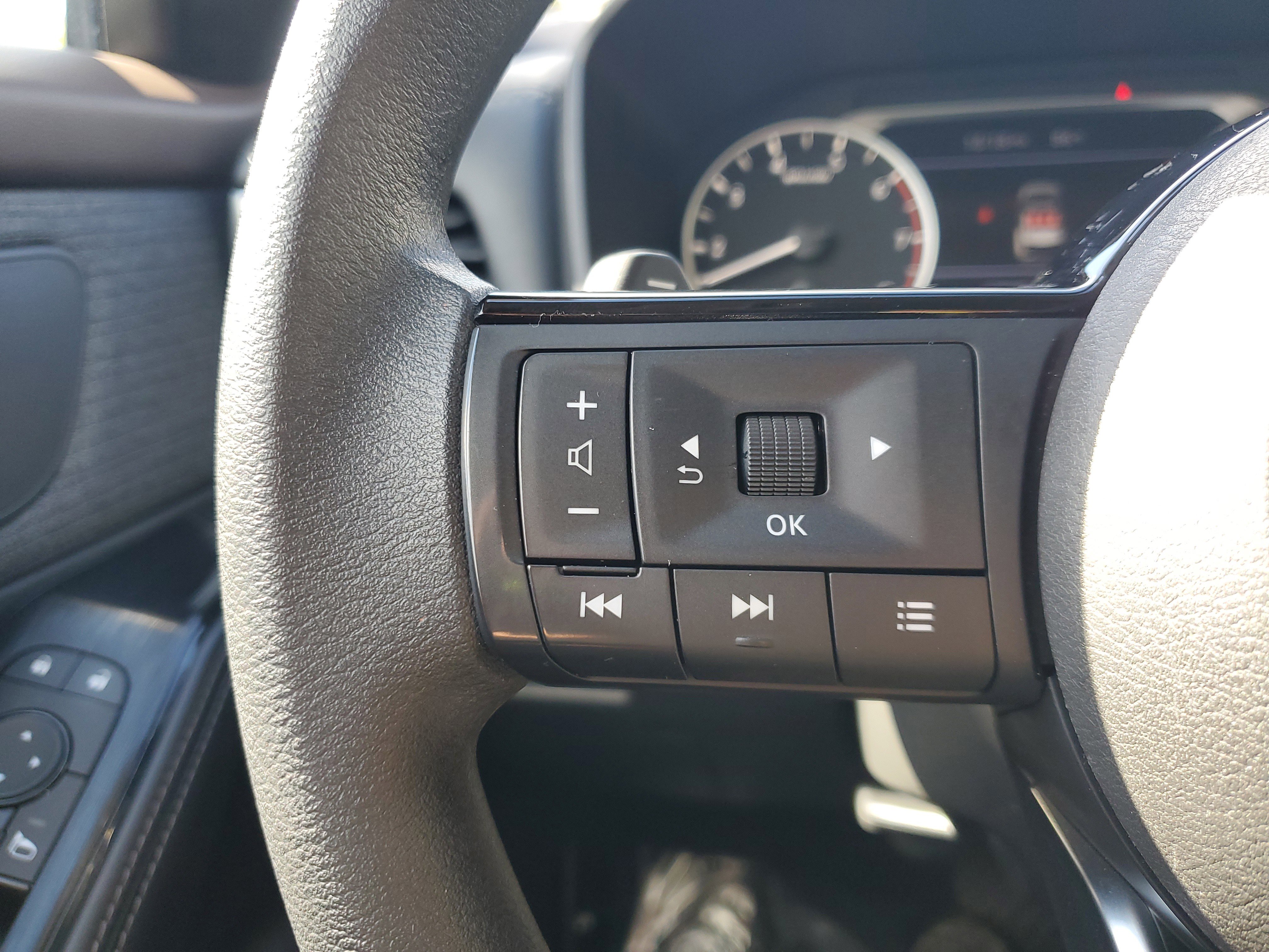 Certified 2023 Nissan Rogue SV image 19