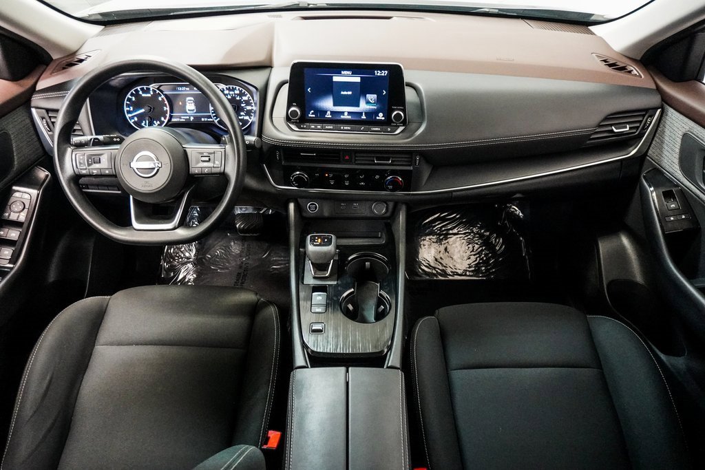 Used 2023 Nissan Rogue S image 11