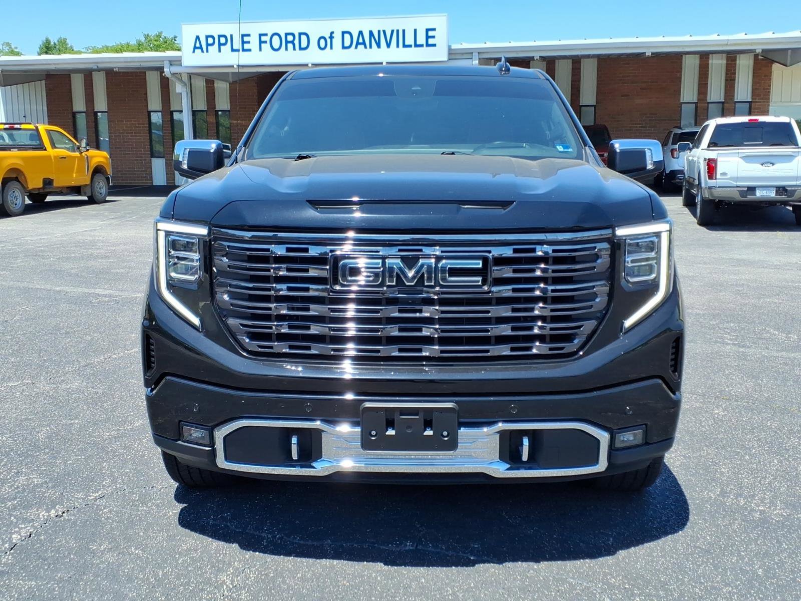 Used 2025 GMC Sierra 1500 Denali Ultimate AWD/4WD image 2