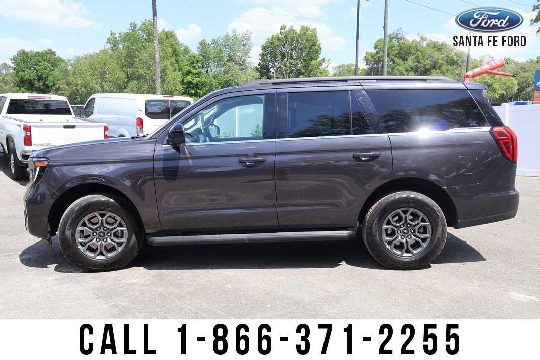 Used 2025 Ford Expedition Active RWD image 3