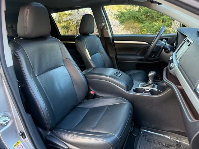 Used 2015 Toyota Highlander XLE image 12