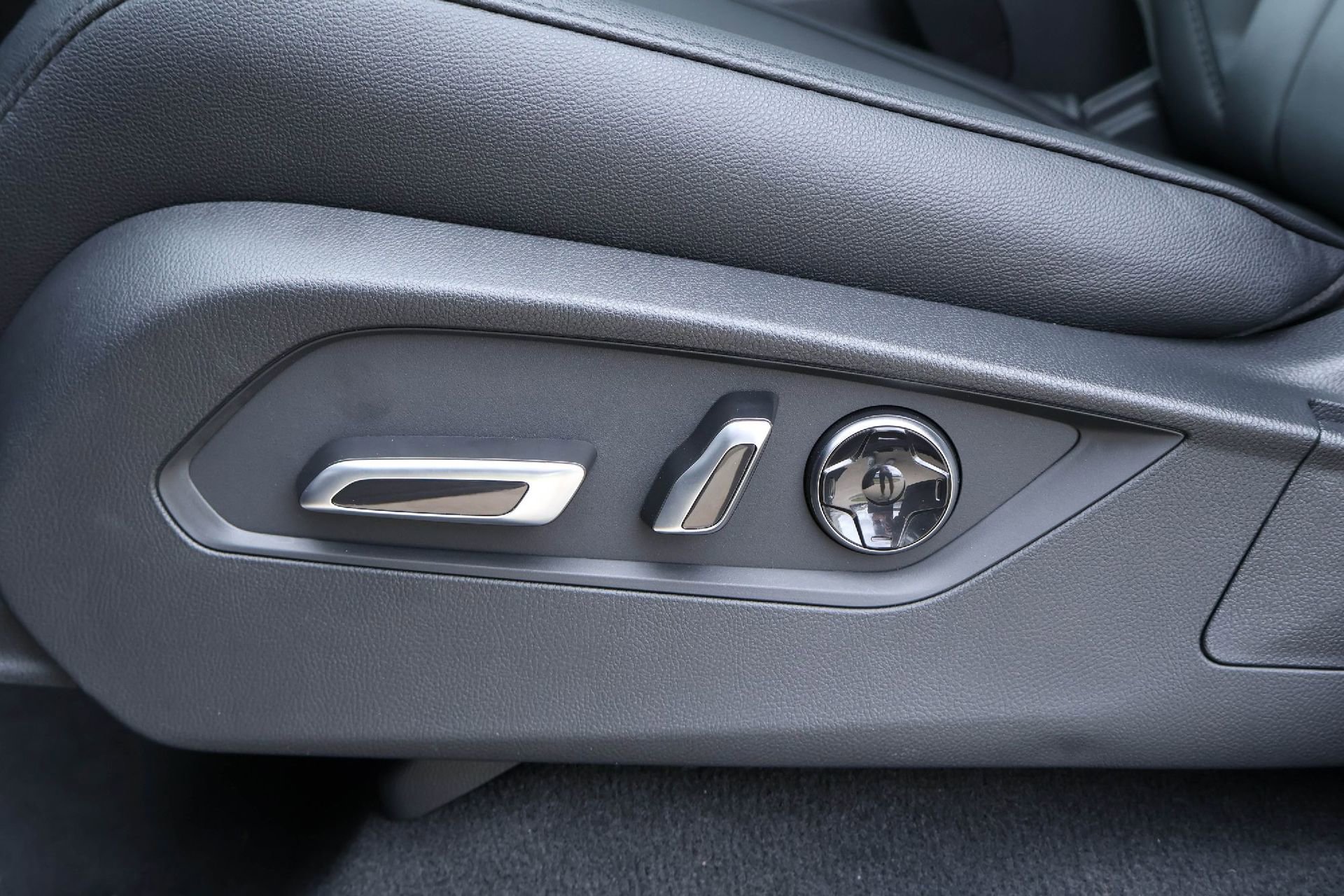 Certified 2026 Acura MDX SH-AWD image 24