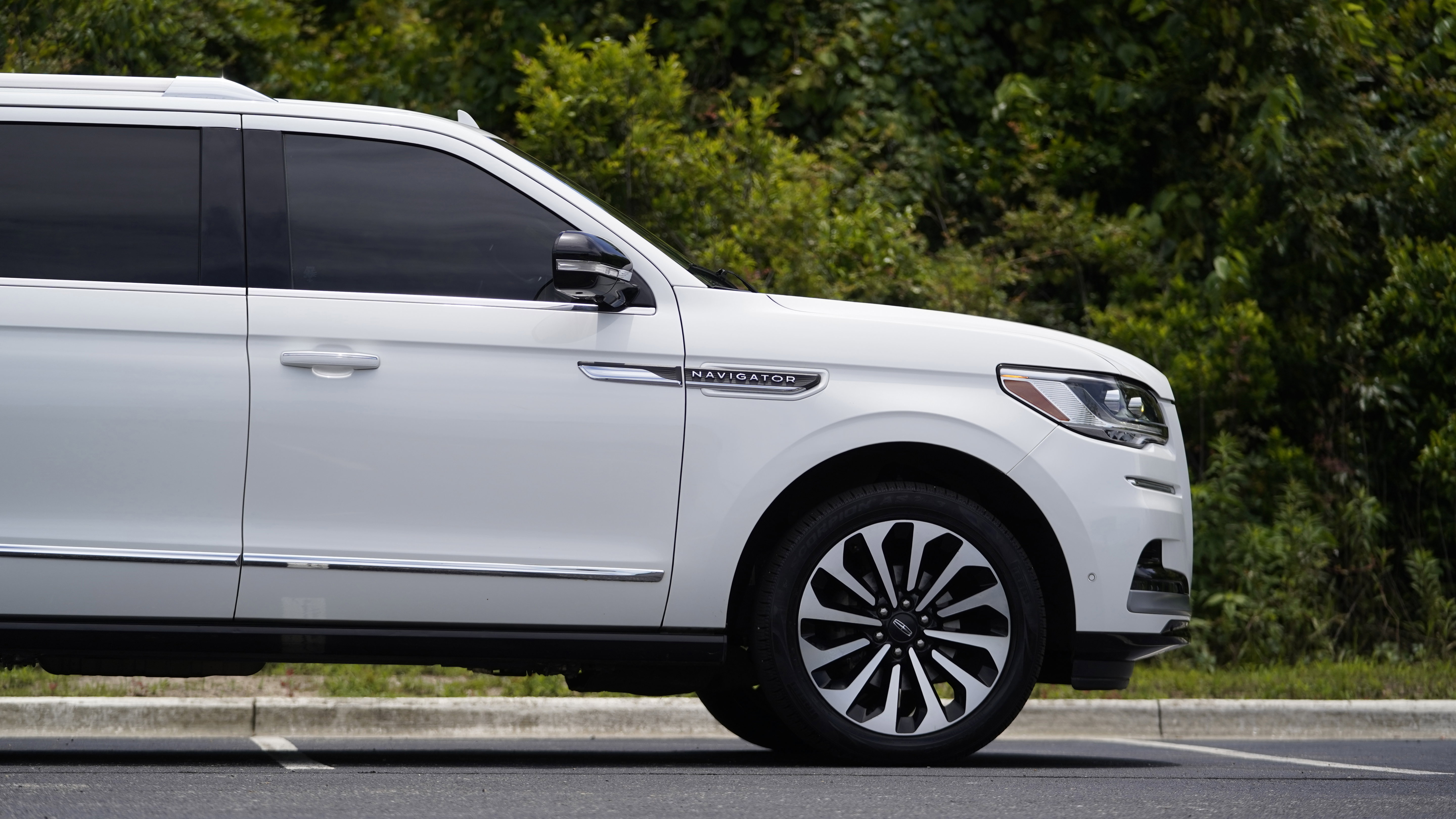Used 2023 Lincoln Navigator L Reserve RWD image 6