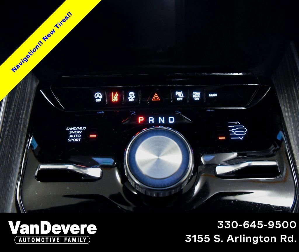 Used 2024 Jeep Wagoneer Series III AWD/4WD image 29