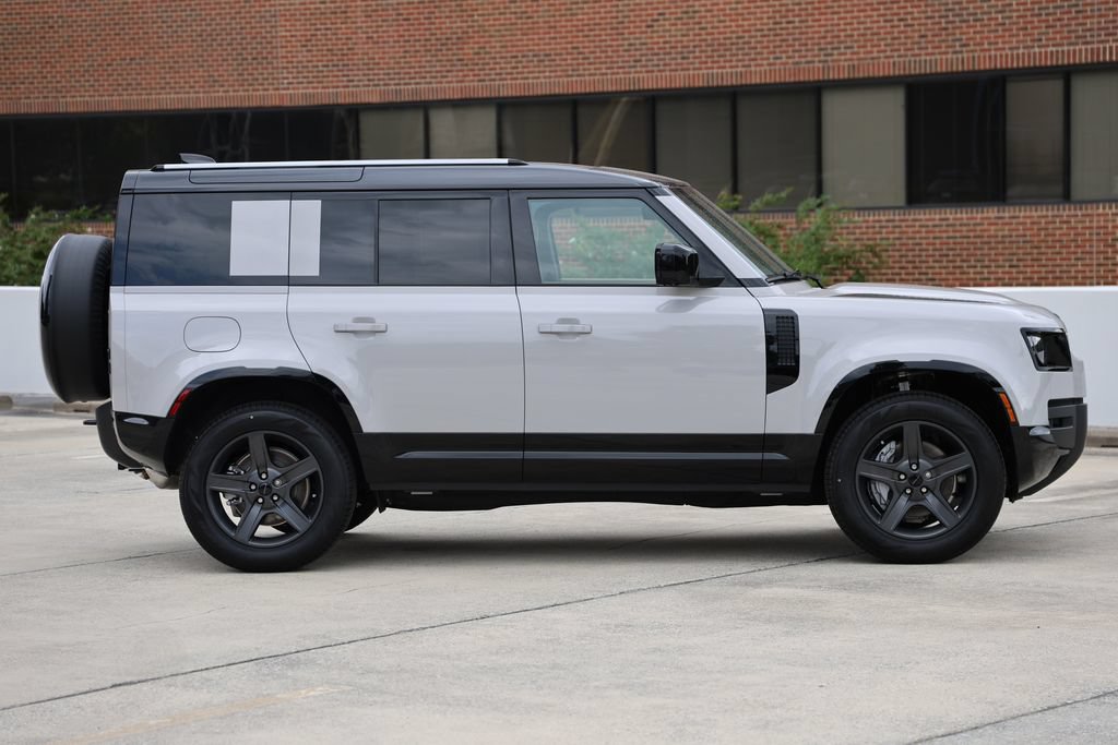 New 2026 Land Rover Defender 110 X-Dynamic SE AWD/4WD image 4