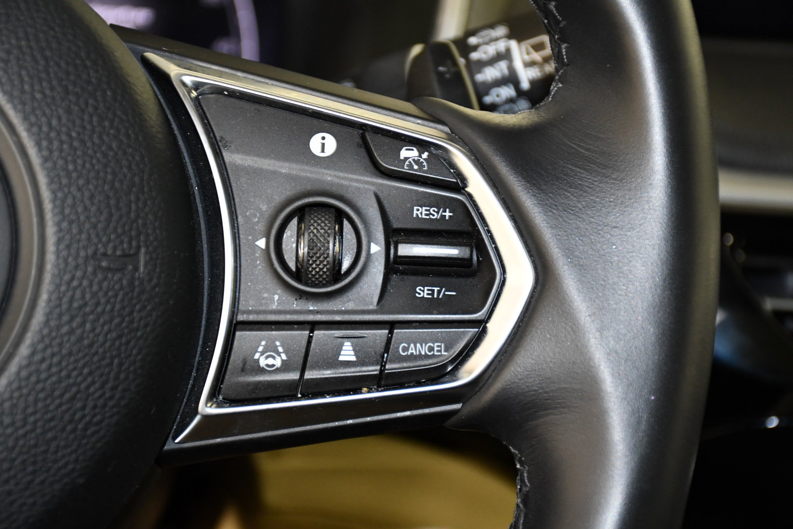 Used 2024 Acura MDX SH-AWD image 21