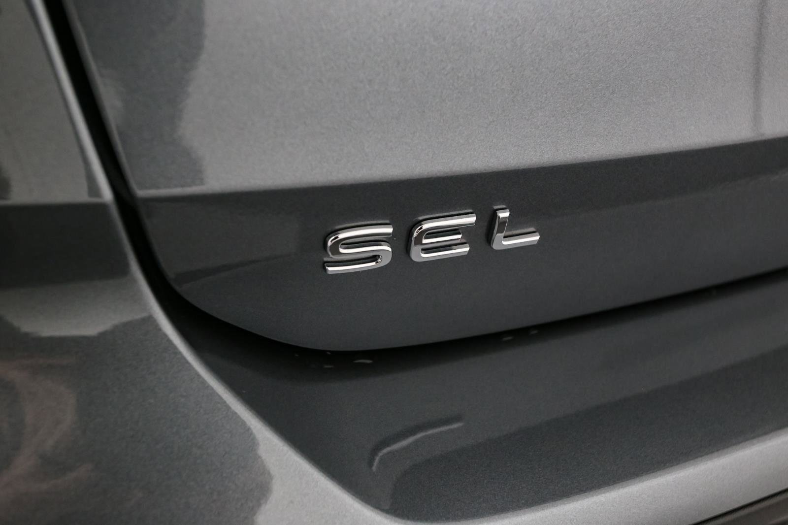 Used 2025 Volkswagen Taos SEL w/ Black Wheel Plus Package image 10