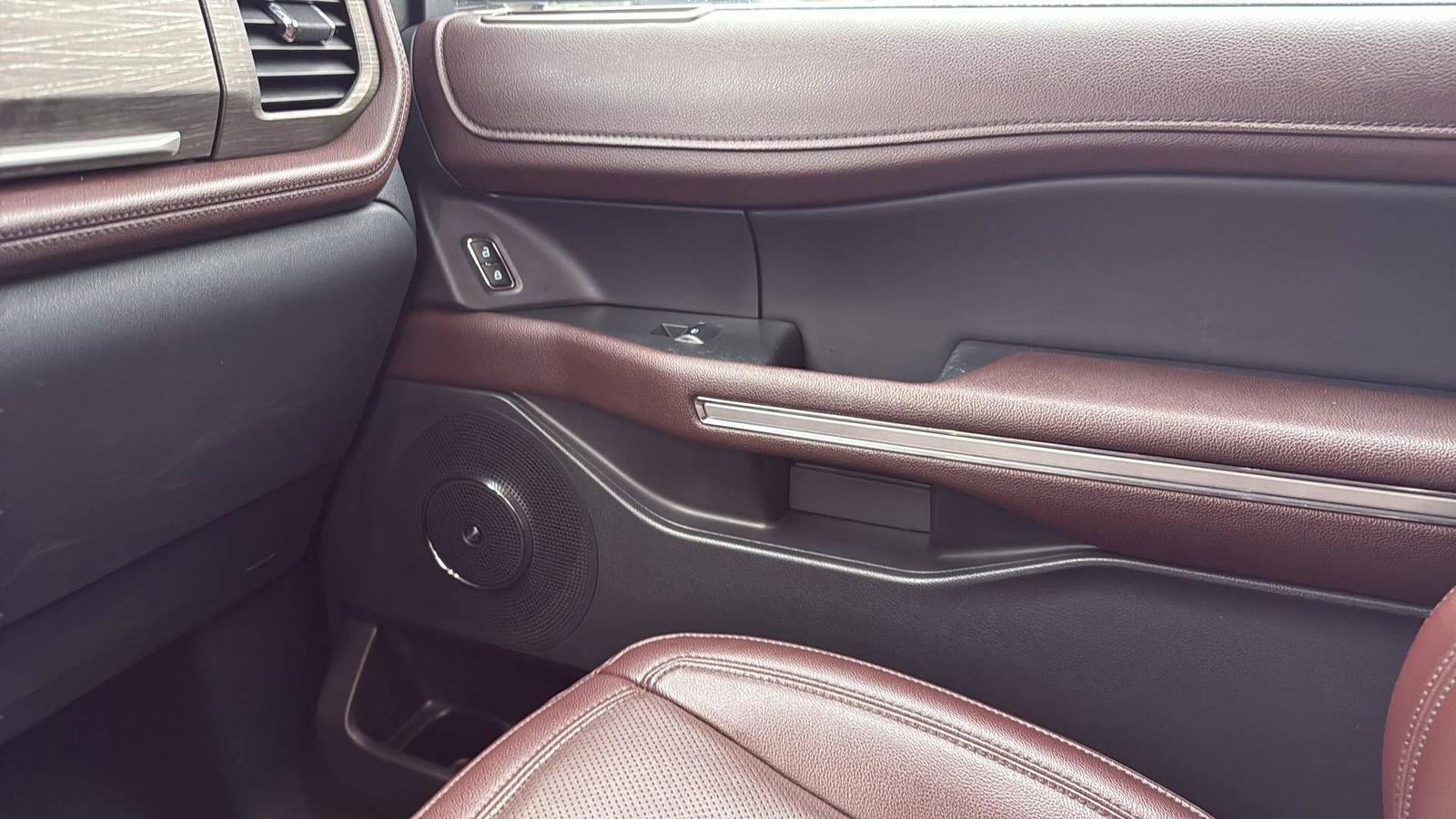 Certified 2024 Ford Expedition Limited image 24