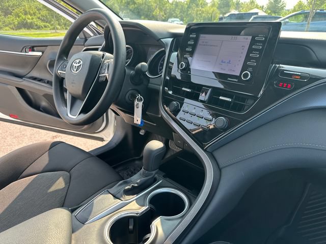 Used 2021 Toyota Camry LE FWD image 34