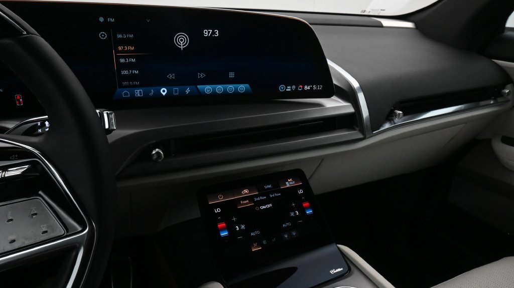 Certified 2026 Cadillac Vistiq Luxury AWD/4WD image 8