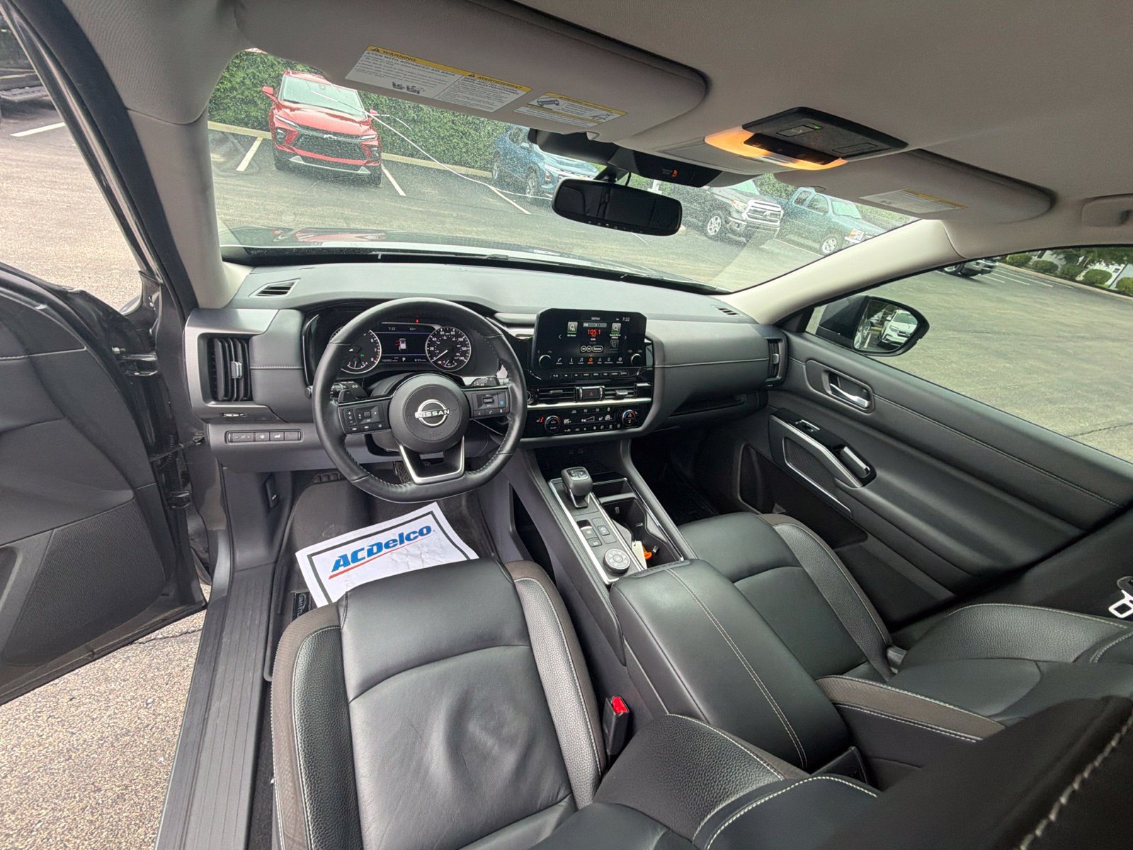 Used 2022 Nissan Pathfinder SL AWD/4WD image 27