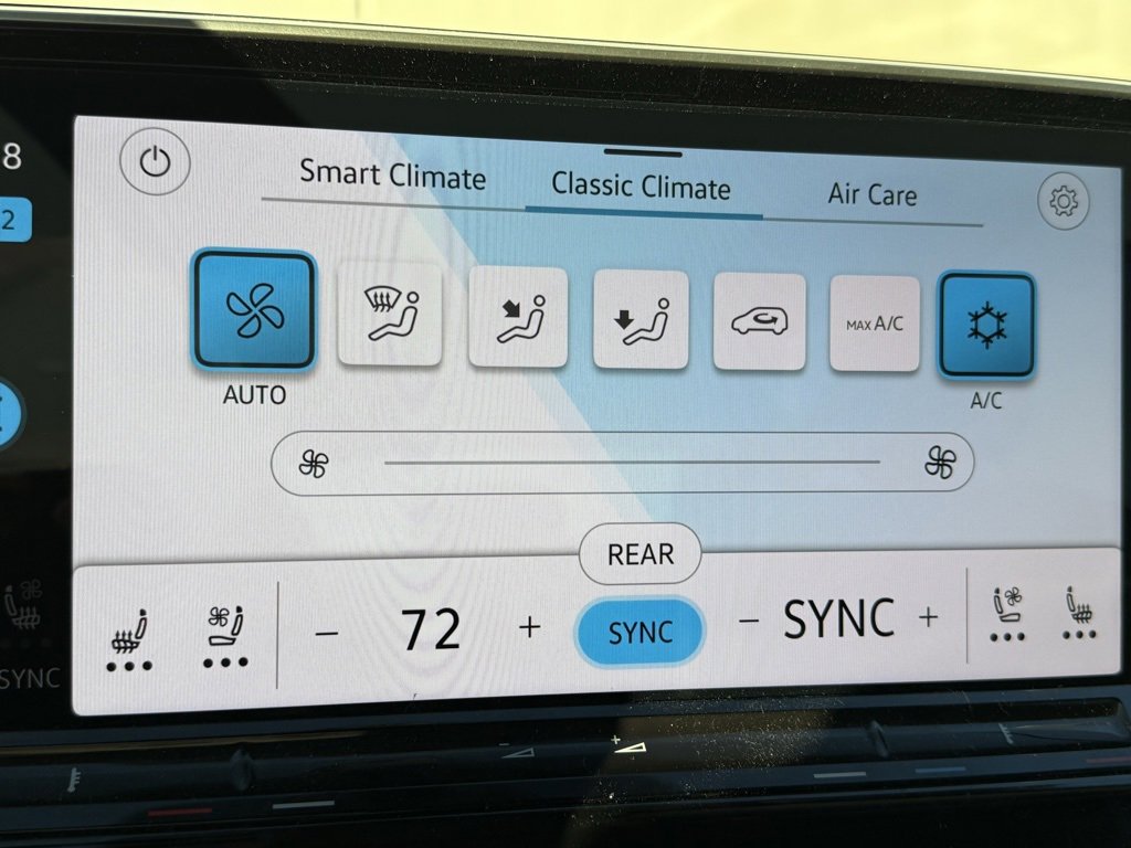 Used 2025 Volkswagen Atlas SE image 9