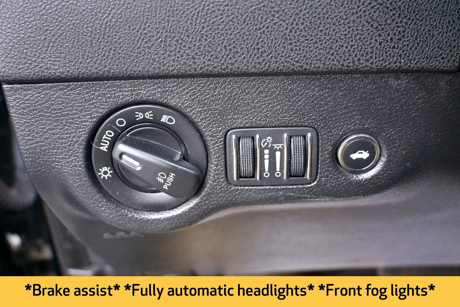 Used 2021 Dodge Charger SXT w/ Blacktop Package image 11