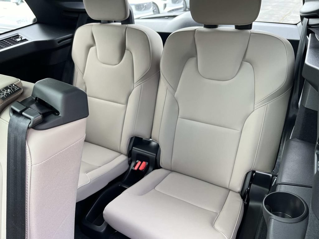 Certified 2026 Volvo XC90 B6 Plus AWD/4WD image 19
