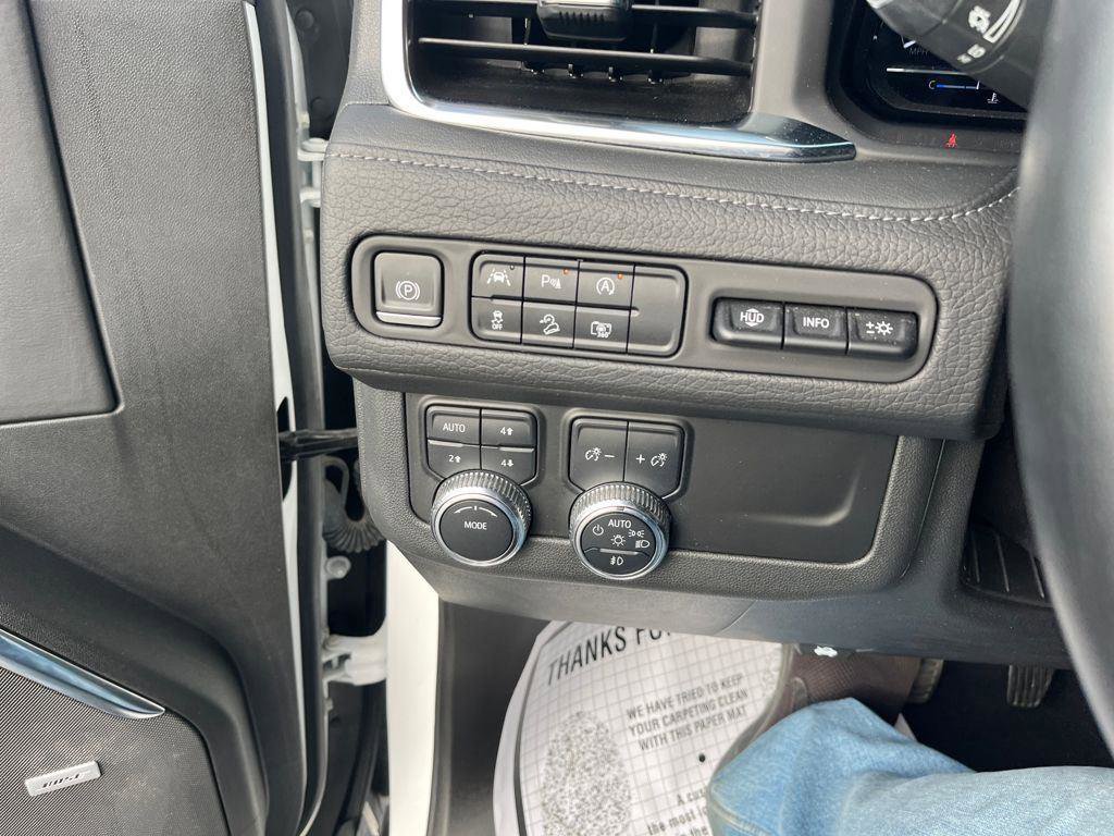 Used 2023 GMC Yukon Denali image 11