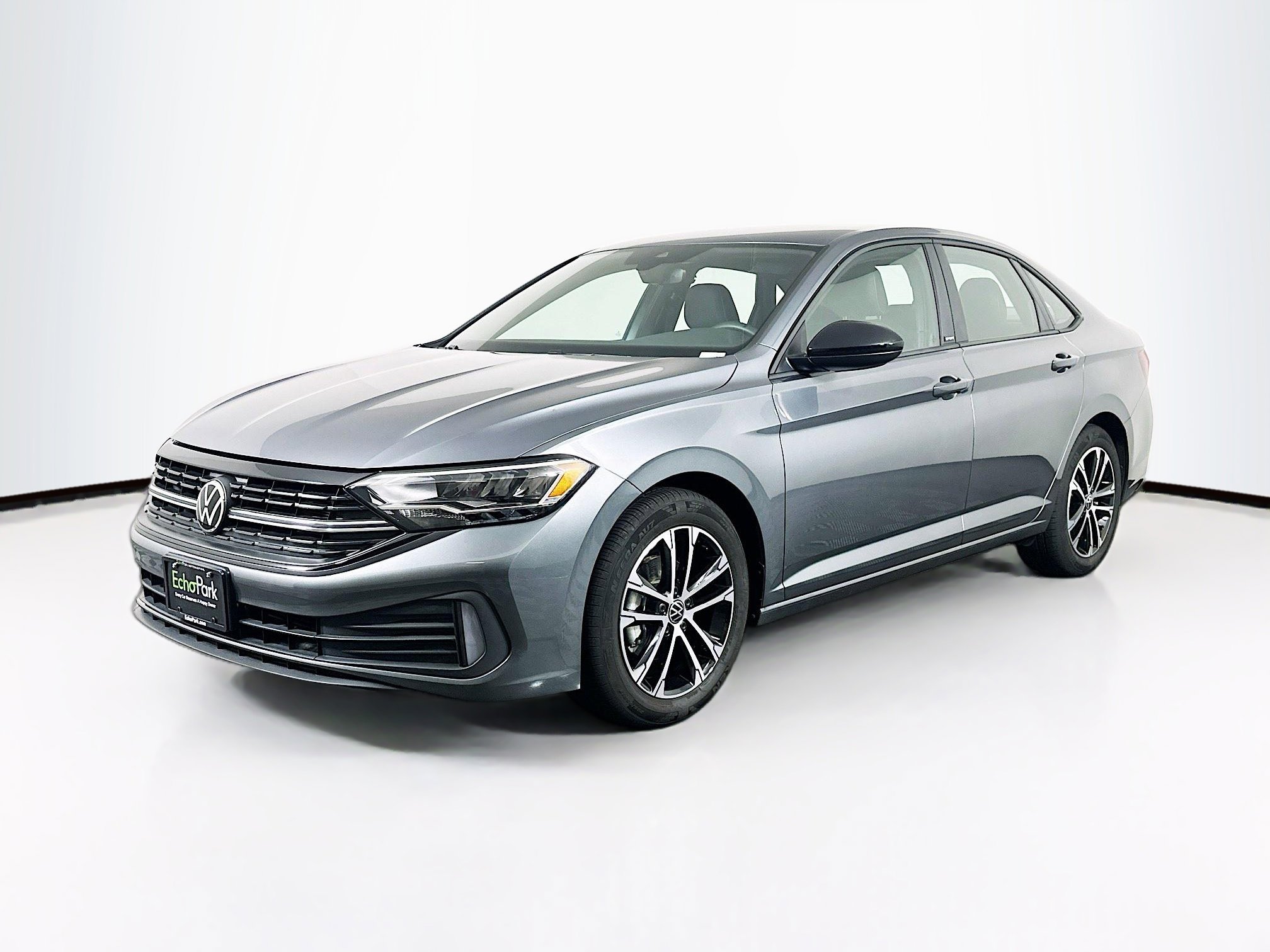 Used 2024 Volkswagen Jetta Sport FWD image 3