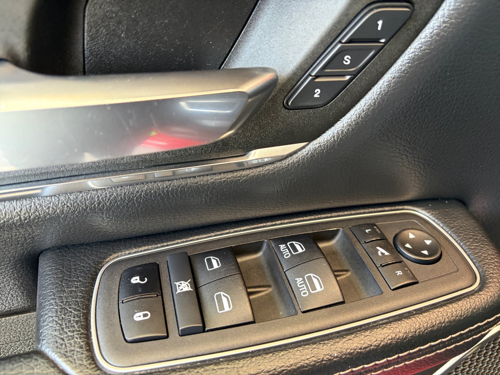Used 2024 RAM 1500 Laramie AWD/4WD image 14