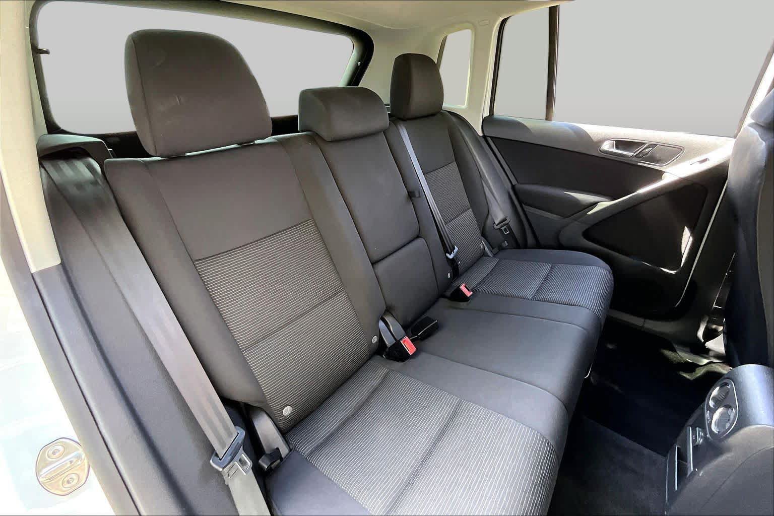 Used 2018 Volkswagen Tiguan Limited w/ Premium Package AWD/4WD image 18