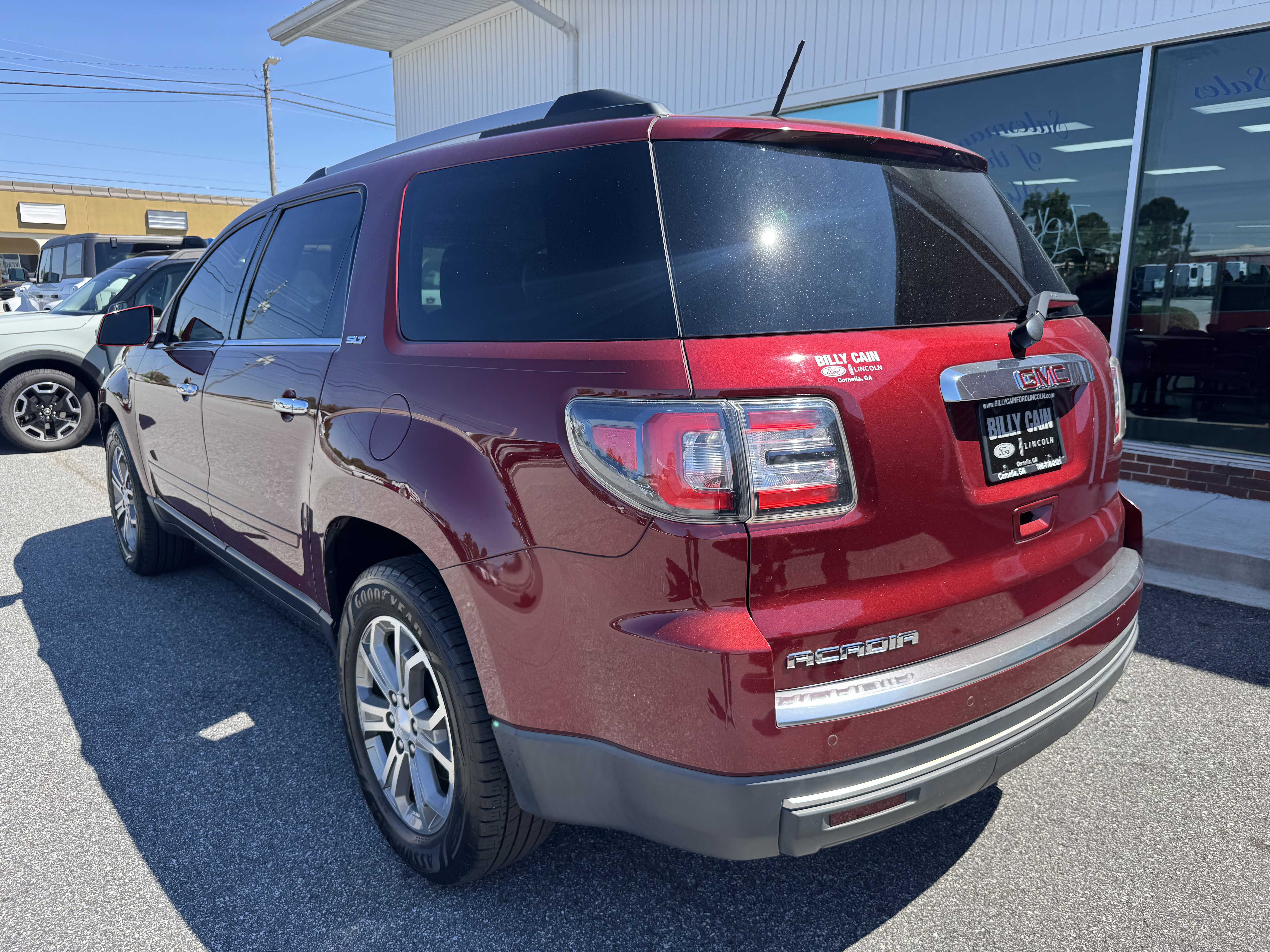 Used 2016 GMC Acadia SLT w/ Open Road Package FWD image 2