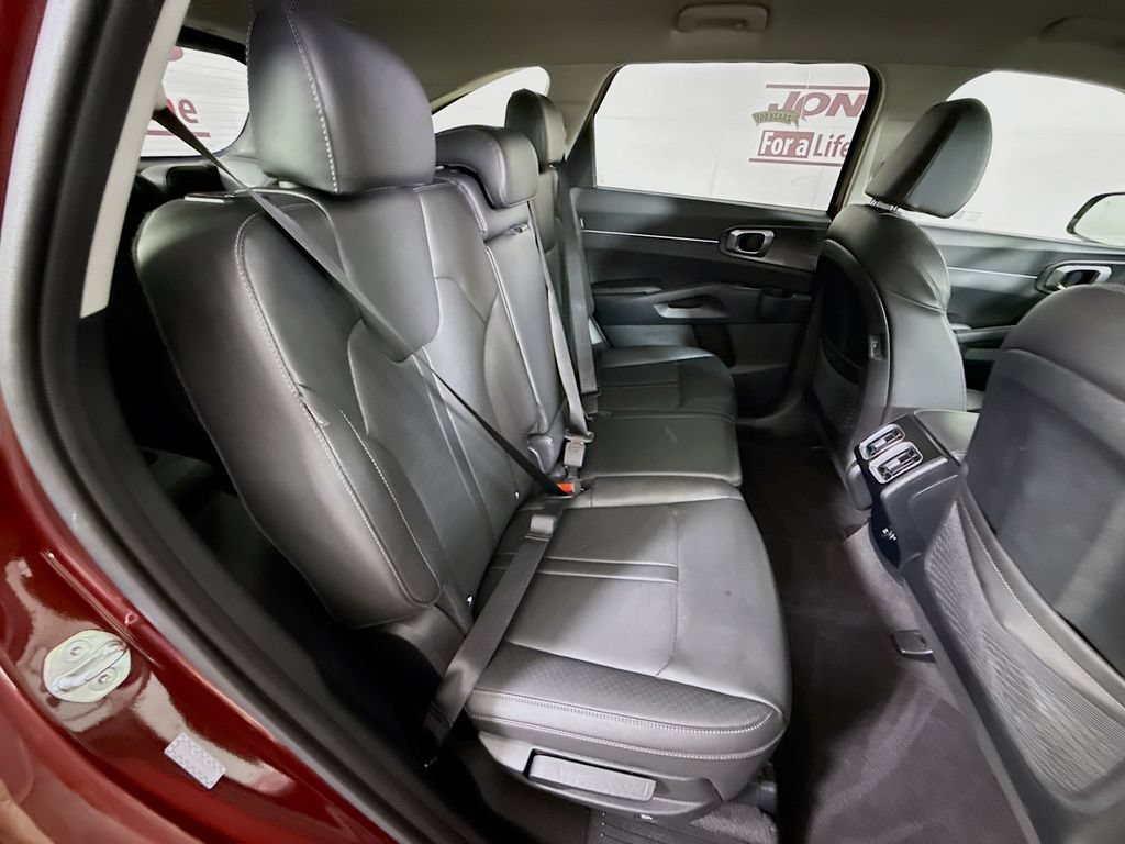 Used 2025 Kia Sorento S AWD/4WD image 29