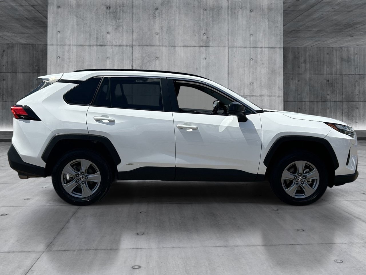 Used 2025 Toyota RAV4 LE AWD/4WD image 6