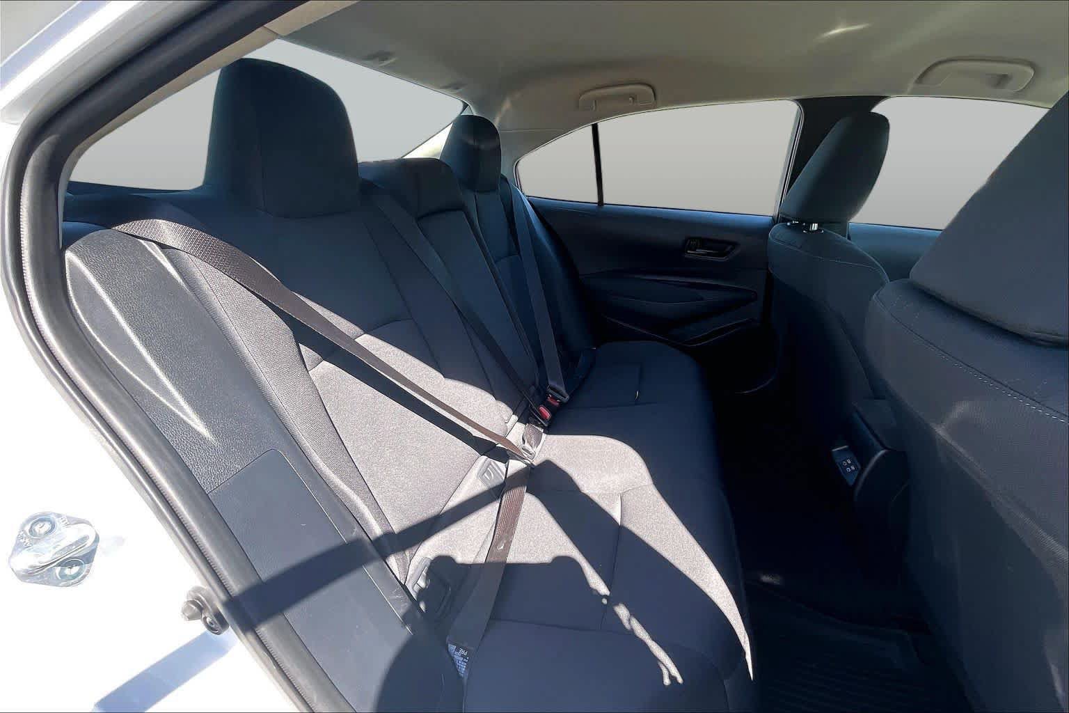 Used 2025 Toyota Corolla LE w/ LE Premium Package FWD image 18
