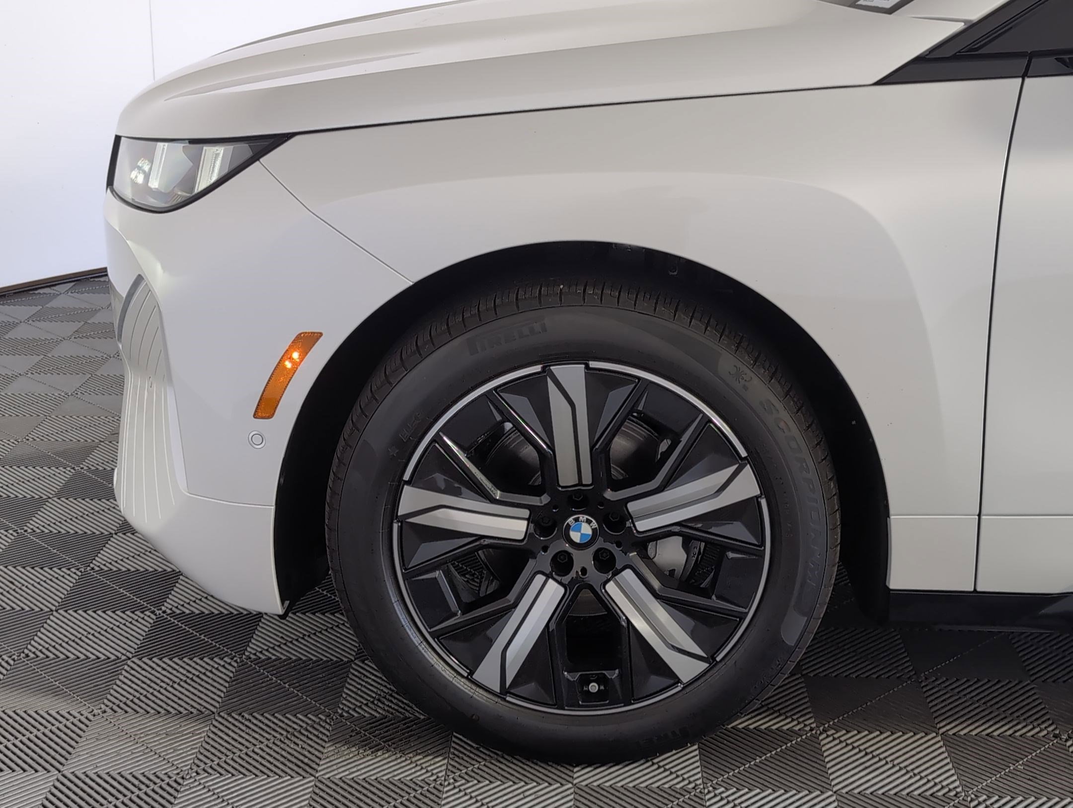 Used 2026 BMW iX xDrive45 image 9