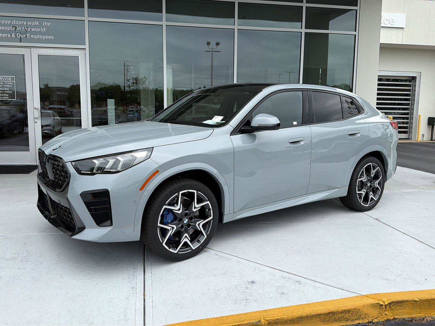 New 2026 BMW X2 xDrive28i w/ Technology Package AWD/4WD image 1