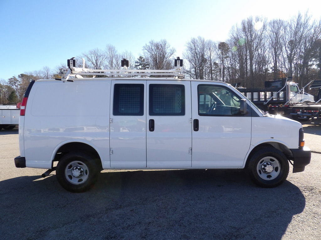 Used 2017 Chevrolet Express 2500 image 9