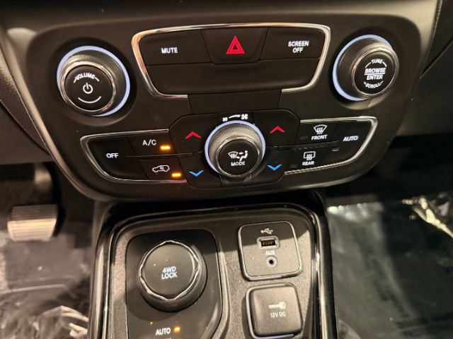 Used 2018 Jeep Compass Limited w/ Navigation Group AWD/4WD image 44