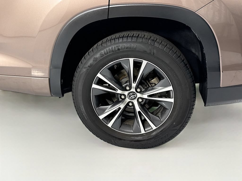Used 2018 Toyota Highlander Plus FWD image 31