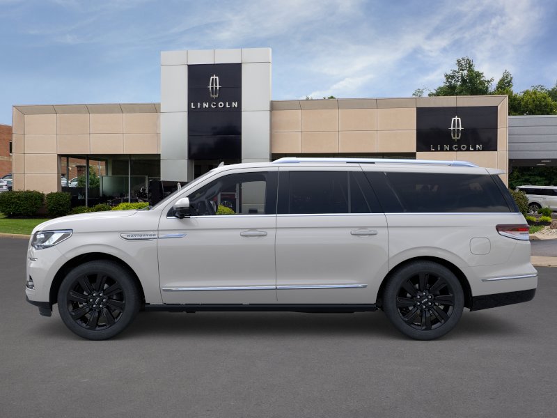 New 2024 Lincoln Navigator L Reserve AWD/4WD image 4