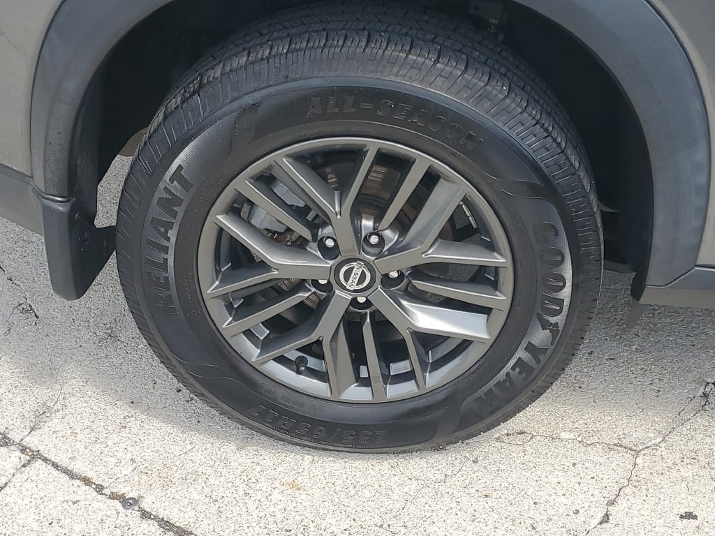 Certified 2021 Nissan Rogue S FWD image 12
