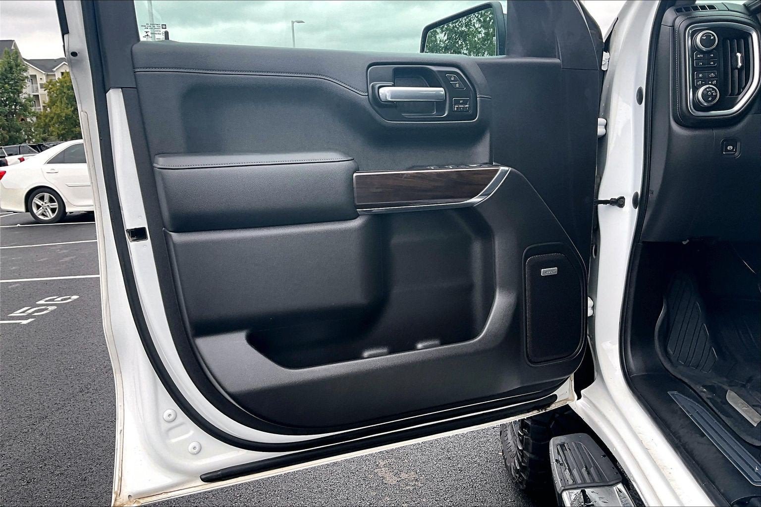 Used 2019 GMC Sierra 1500 SLT w/ SLT Premium Plus Package AWD/4WD image 21