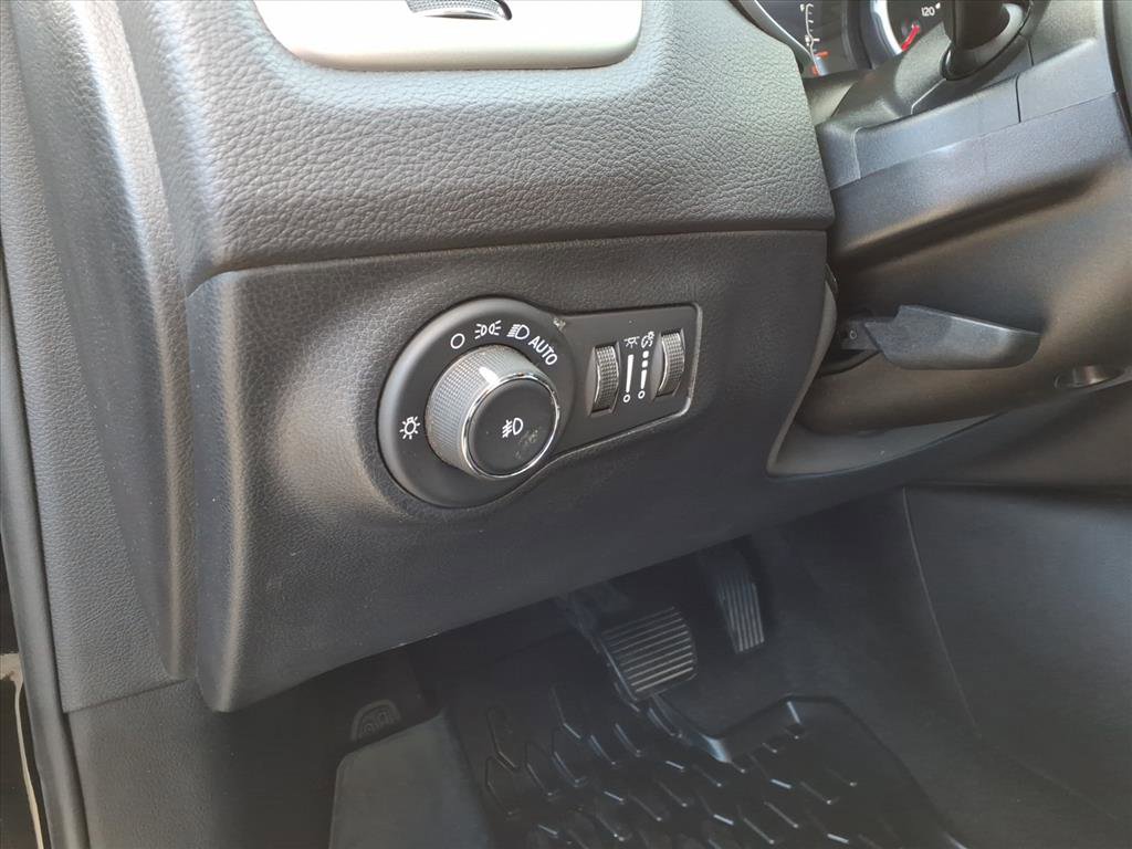 Used 2019 Jeep Compass Latitude w/ Popular Equipment Group image 17