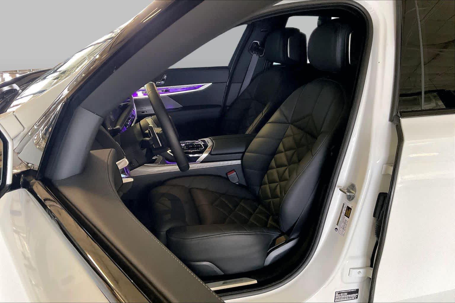Certified 2025 BMW 740i RWD image 7