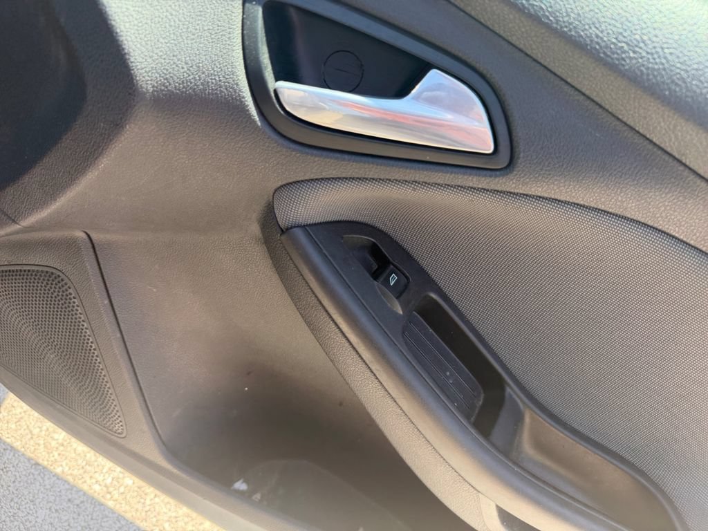 Used 2014 Ford Focus SE FWD image 35