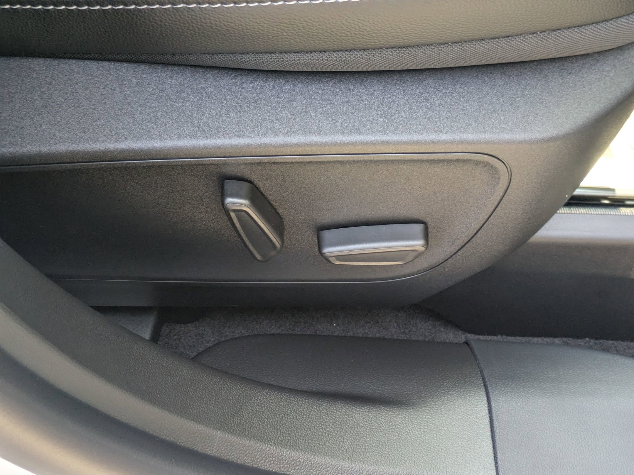 New 2025 Ford Escape SE w/ PHEV Premium Package image 42