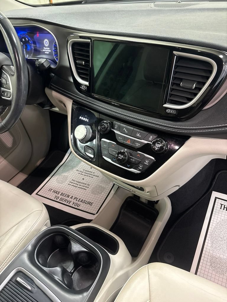 Used 2021 Chrysler Pacifica Touring-L FWD image 24
