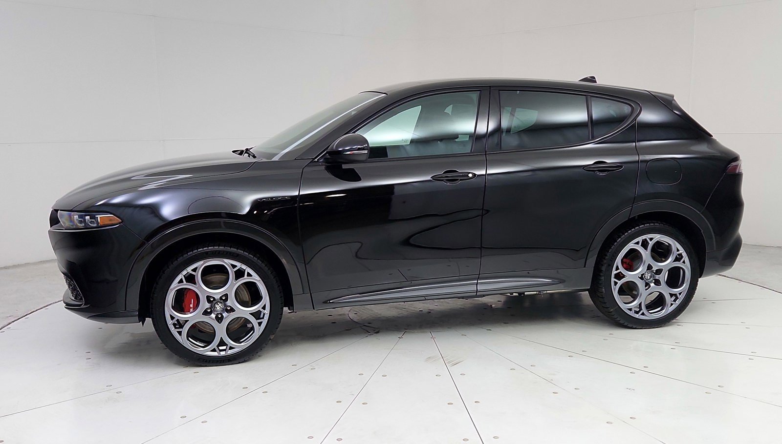 Used 2024 Alfa Romeo Tonale Veloce w/ Premium Interior Package image 4