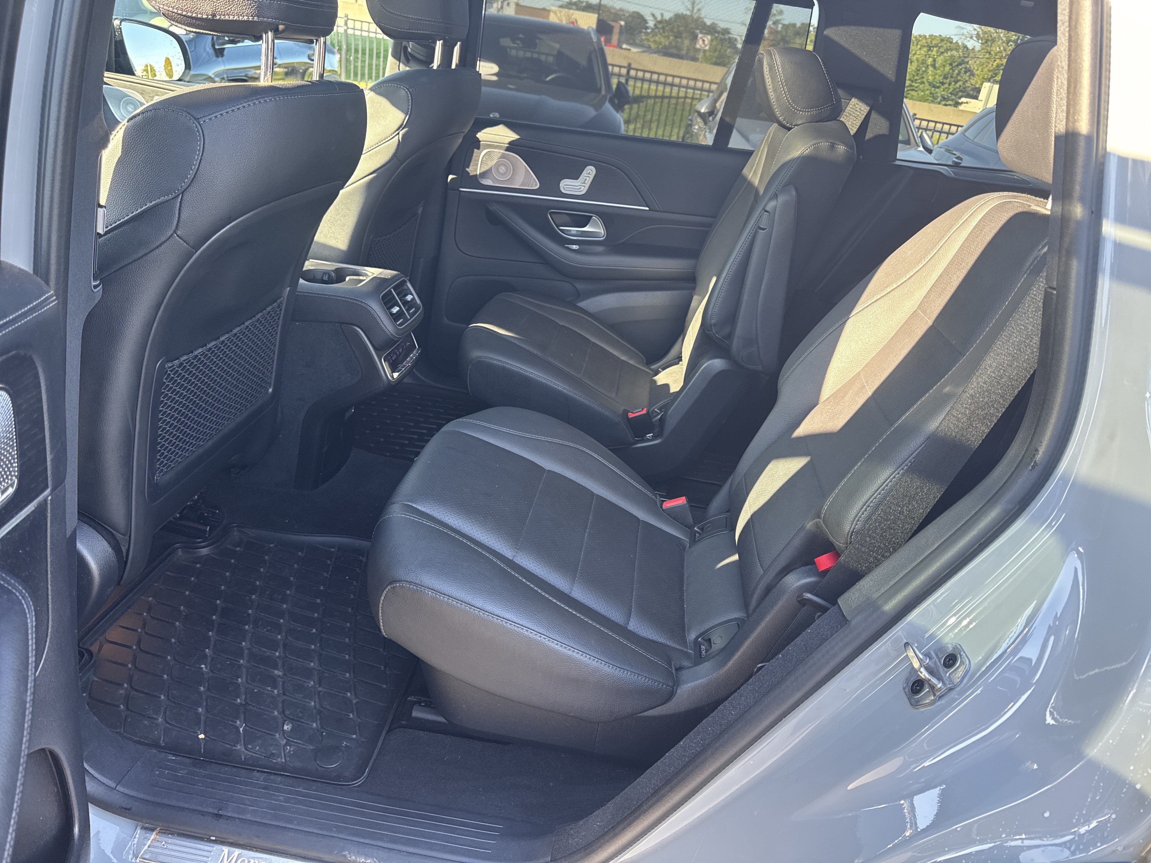 Used 2024 Mercedes-Benz GLS 450 4MATIC image 32