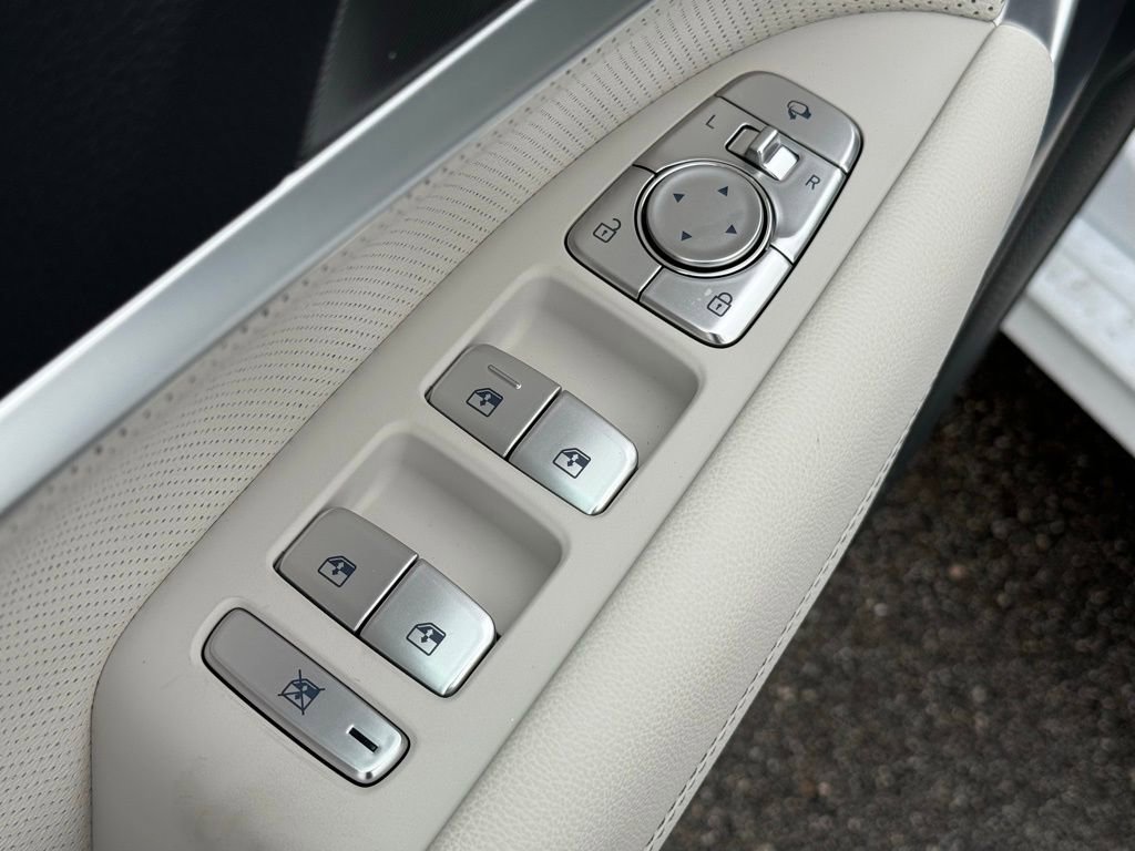 Used 2025 Genesis G70 2.5T w/ Sport Prestige Package image 23