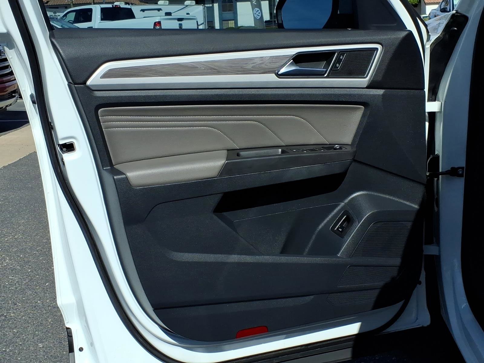 Certified 2022 Volkswagen Atlas Cross Sport SE w/ Black Wheel Package image 17